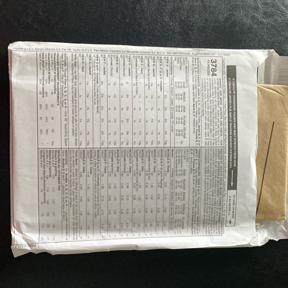 McCall’s 3784 sewing pattern uncut - Picture 2 of 2